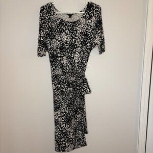 ANNE TAYLOR Sz Small Black White Stretch Wrap Dress Flattering Shape Workwear